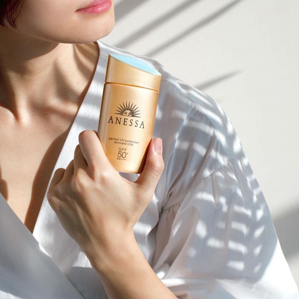 Review sữa chống nắng Anessa Perfect UV Sunscreen Skincare Milk: chống nắng  đỉnh cao, phù hợp cho cả mặt và body - BlogAnChoi